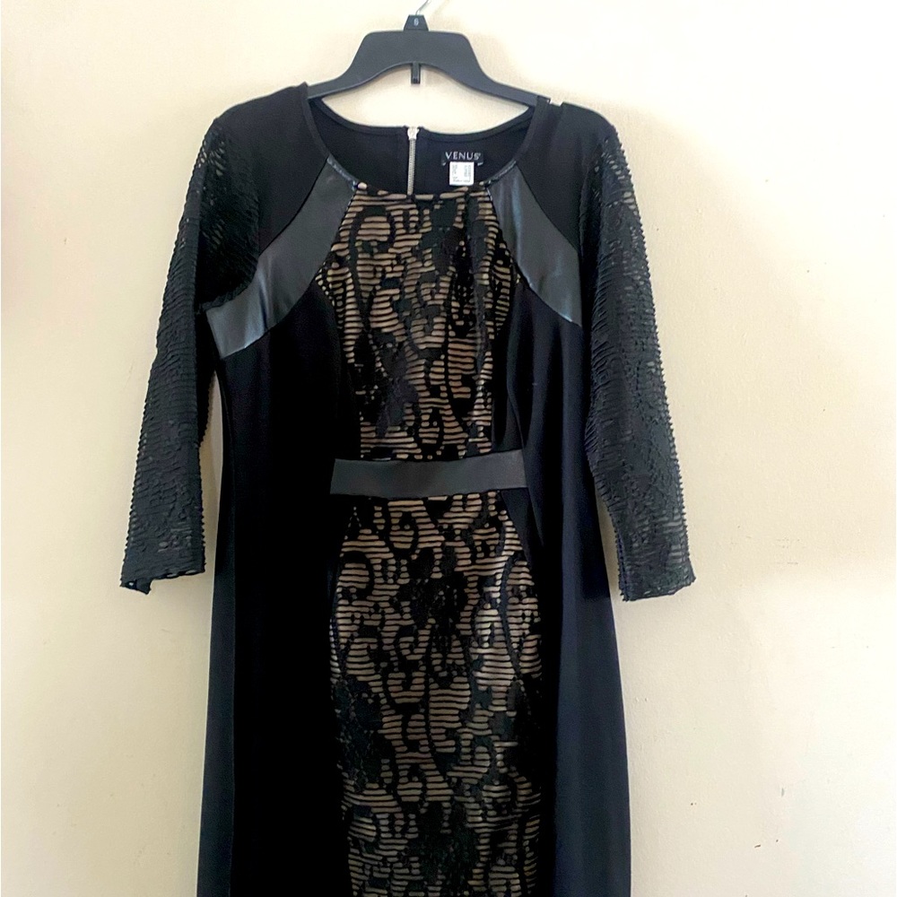 Women’s L 3/4 sleeve mid calve black dress no tags but new never worn.
